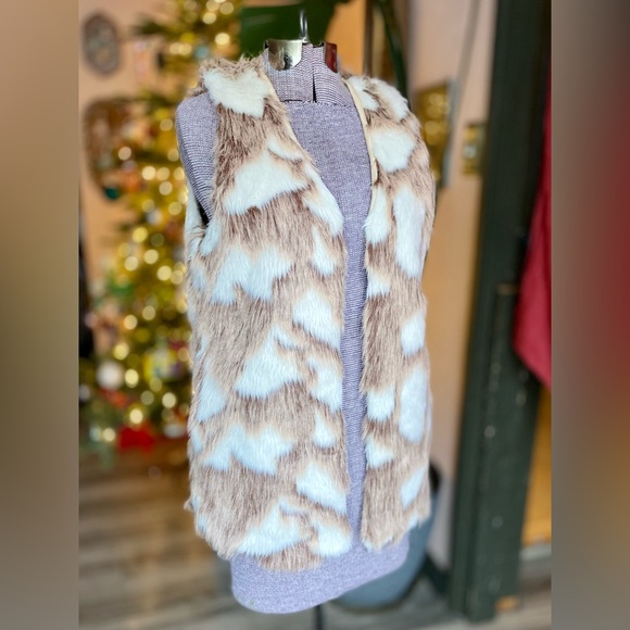 Faux Fur Vest 🤎 NWT - Picture 1 of 13
